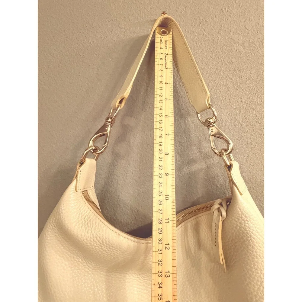 Dooney & Bourke‎ Vintage Cream Pebbled Leather Hobo Shoulder Bag Gold Hardware
